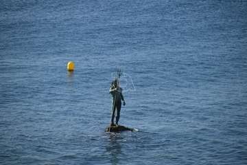 Una grúa de 80 metros trabaja en la reparación del Neptuno en Melenara/TA.